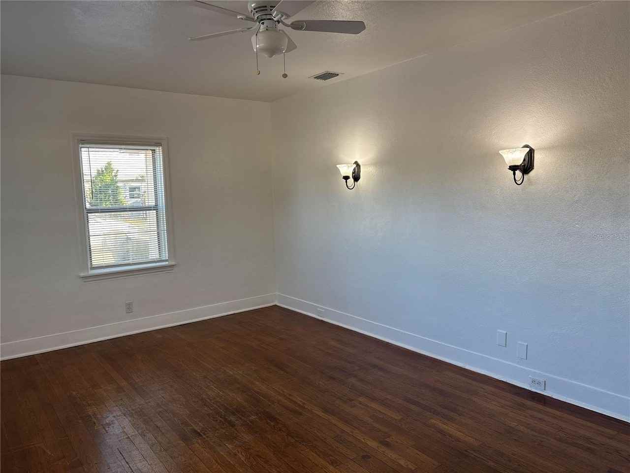 1437 Pine St - Photo 3 of 34