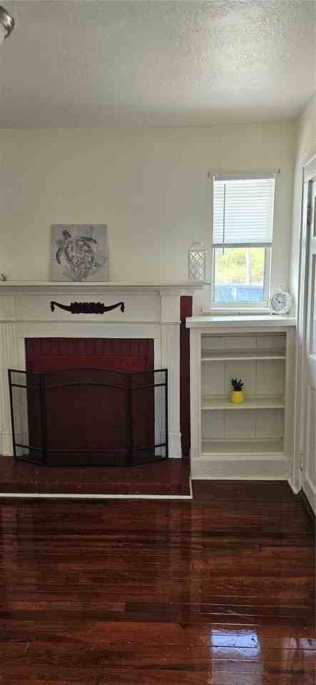 1610 27th Ave N - Photo 3 of 8