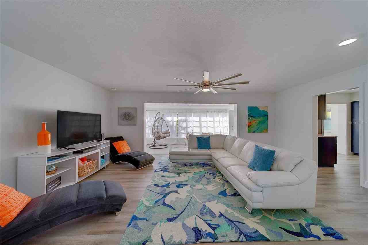 2109 Bayshore Dr - Photo 5 of 39