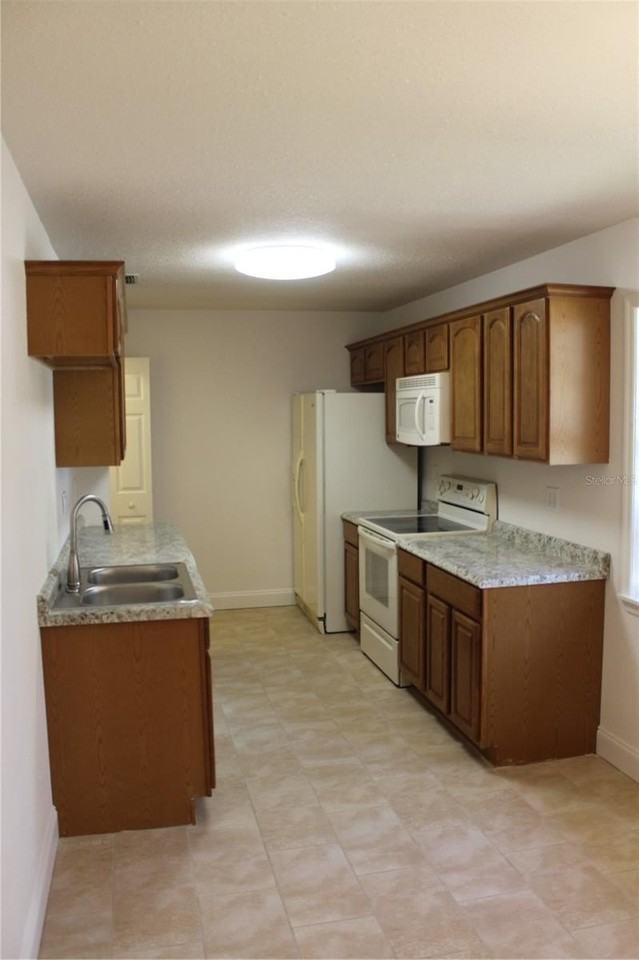 220 Hickory St - Photo 2 of 9