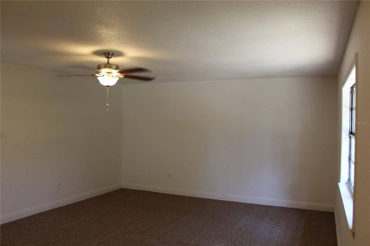 220 Hickory St - Photo 4 of 9