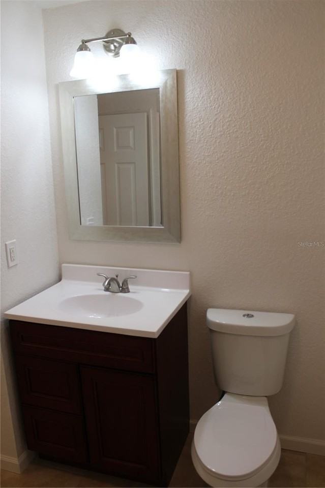 220 Hickory St - Photo 6 of 9