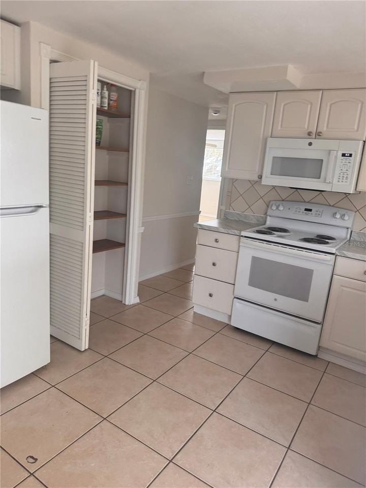 2043 Shannon Dr - Photo 5 of 11