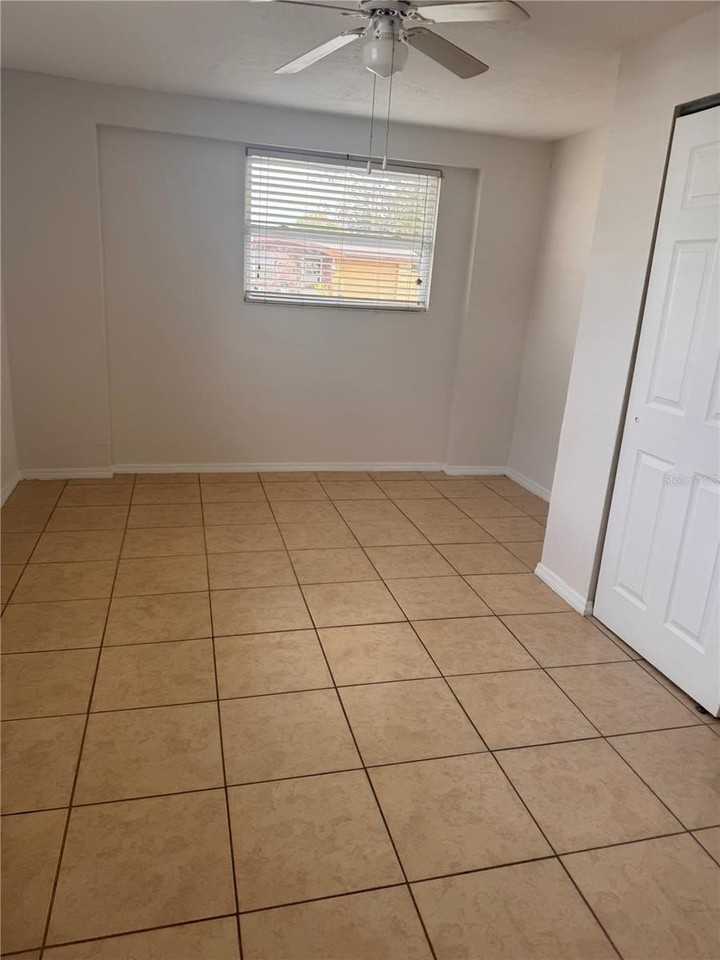 2043 Shannon Dr - Photo 6 of 11