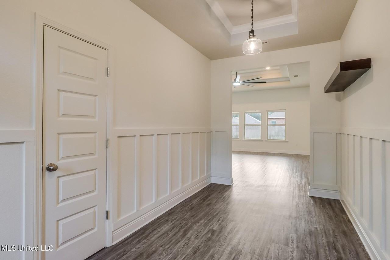 1027 Brackish Pl - Photo 2 of 33