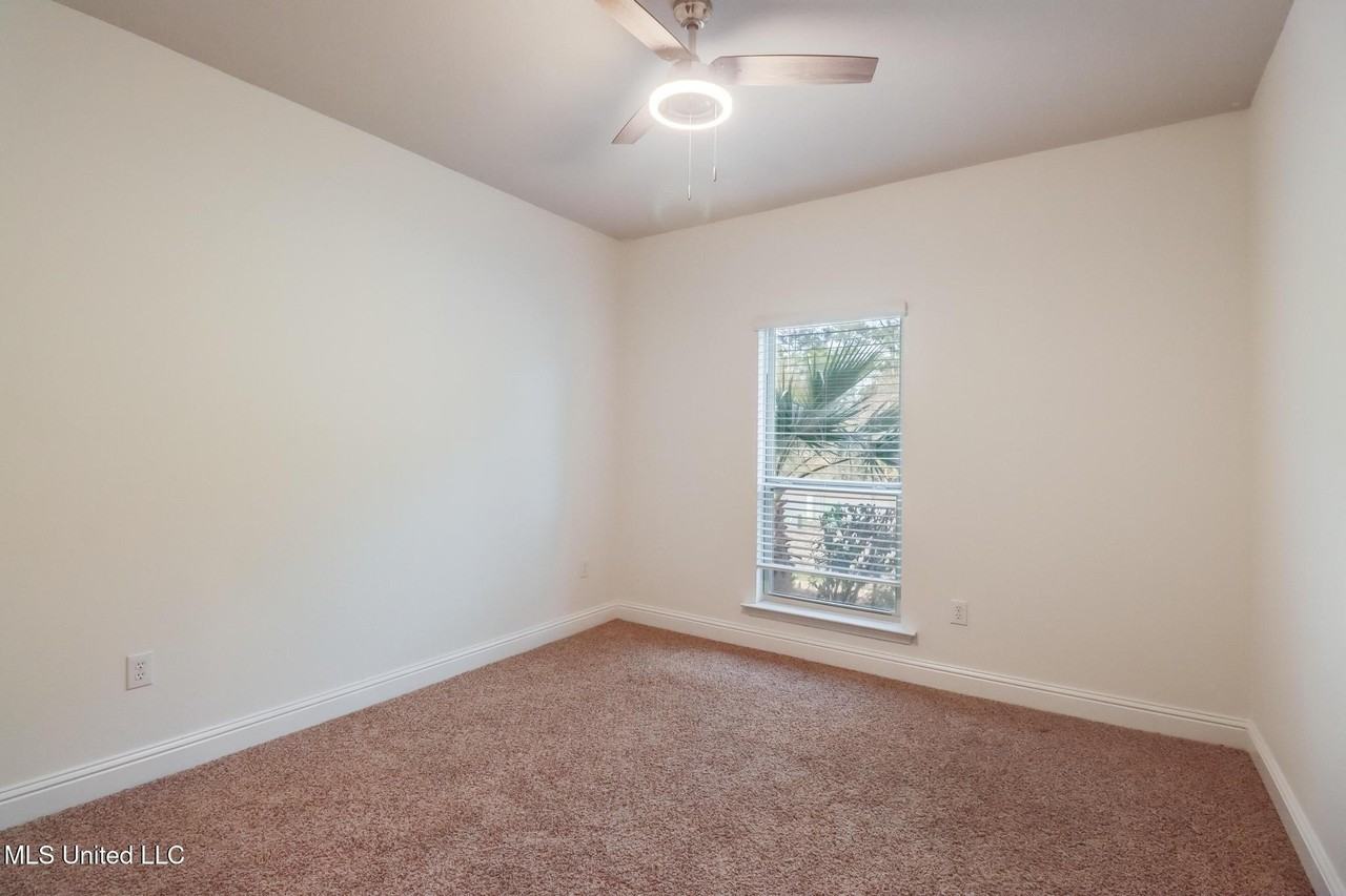 1027 Brackish Pl - Photo 6 of 33