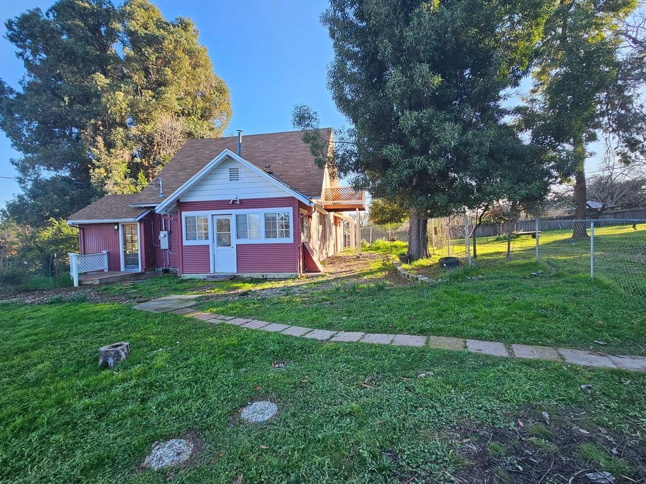 520 Margot Ln - Photo 3 of 20