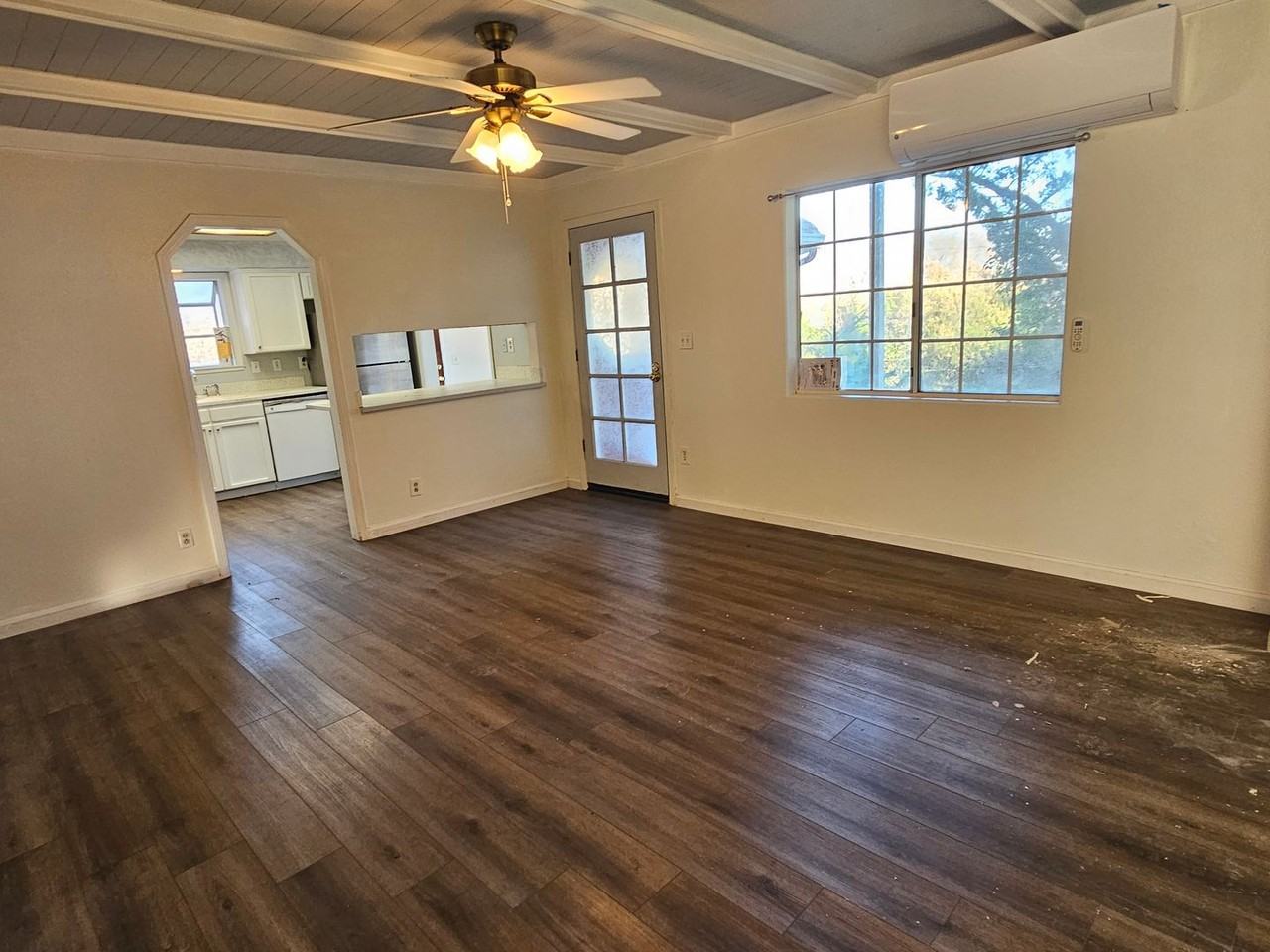 520 Margot Ln - Photo 4 of 20