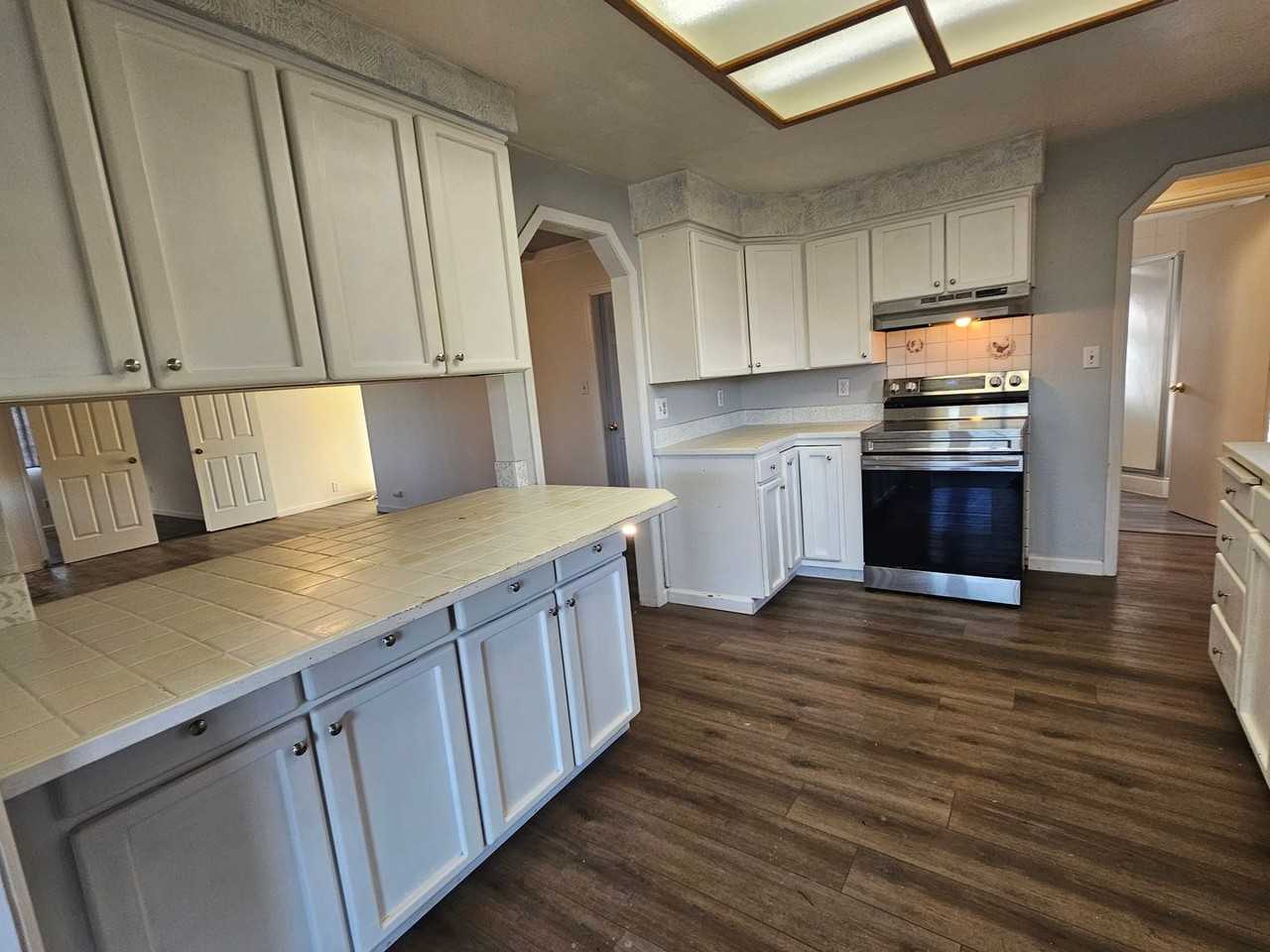 520 Margot Ln - Photo 6 of 20