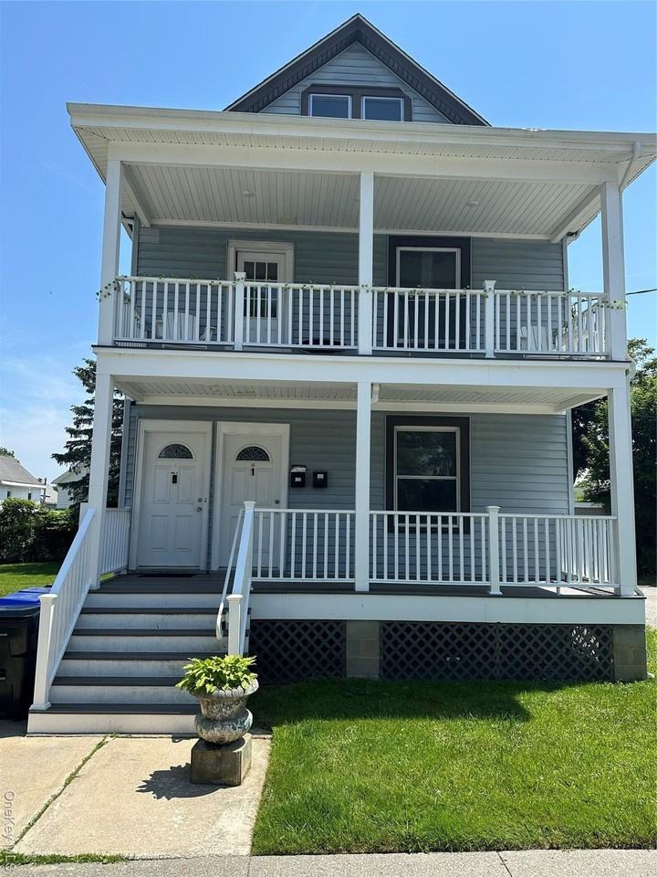 1 Park Pl Apt 2 #2 - Photo 2 of 13