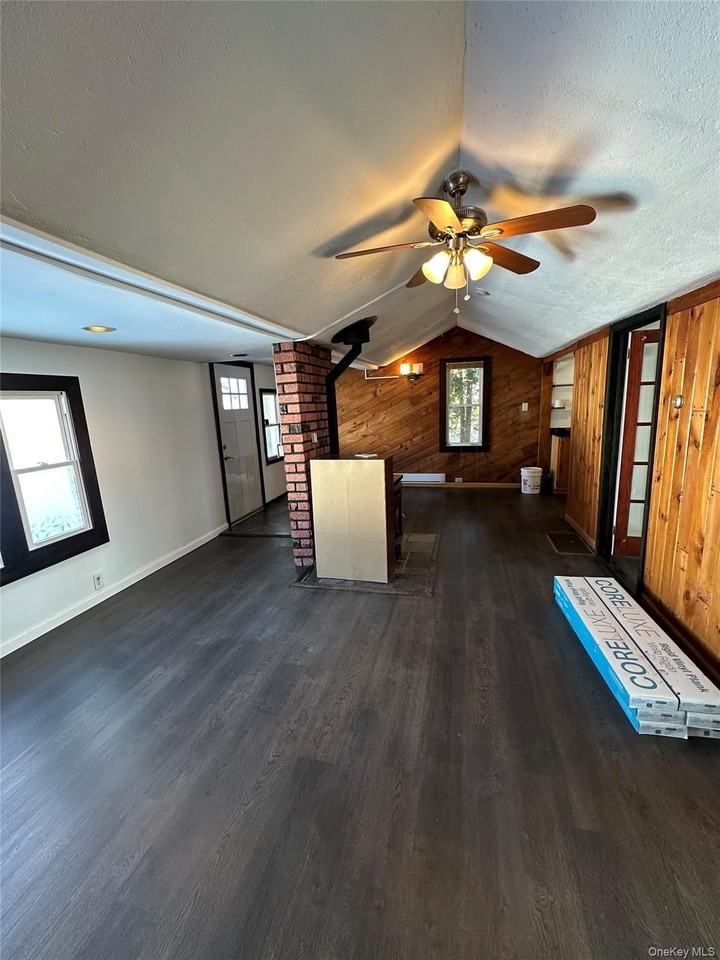 69 Montrose Dr - Photo 3 of 23