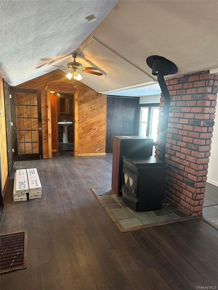 69 Montrose Dr - Photo 4 of 23