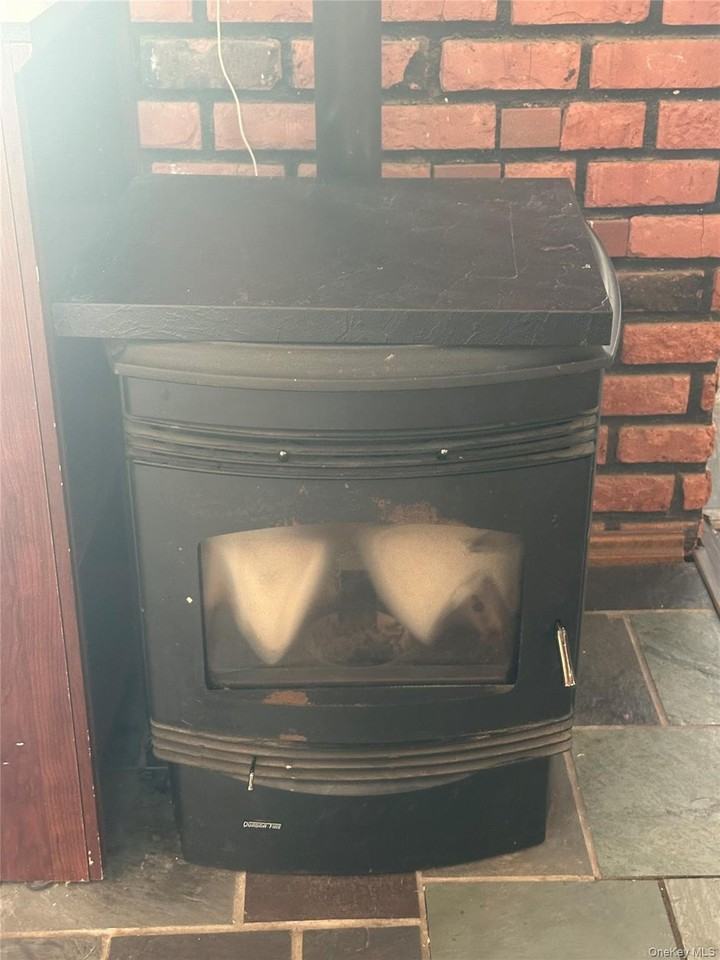 69 Montrose Dr - Photo 5 of 23