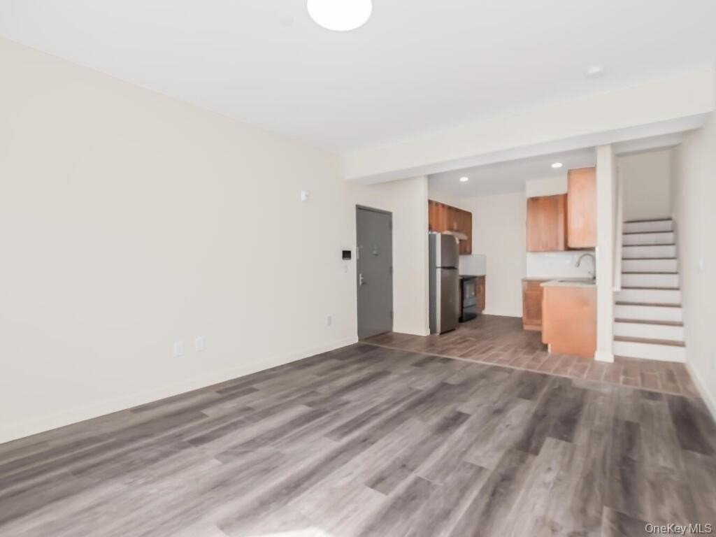 409 Warburton Ave #1A - Photo 3 of 12