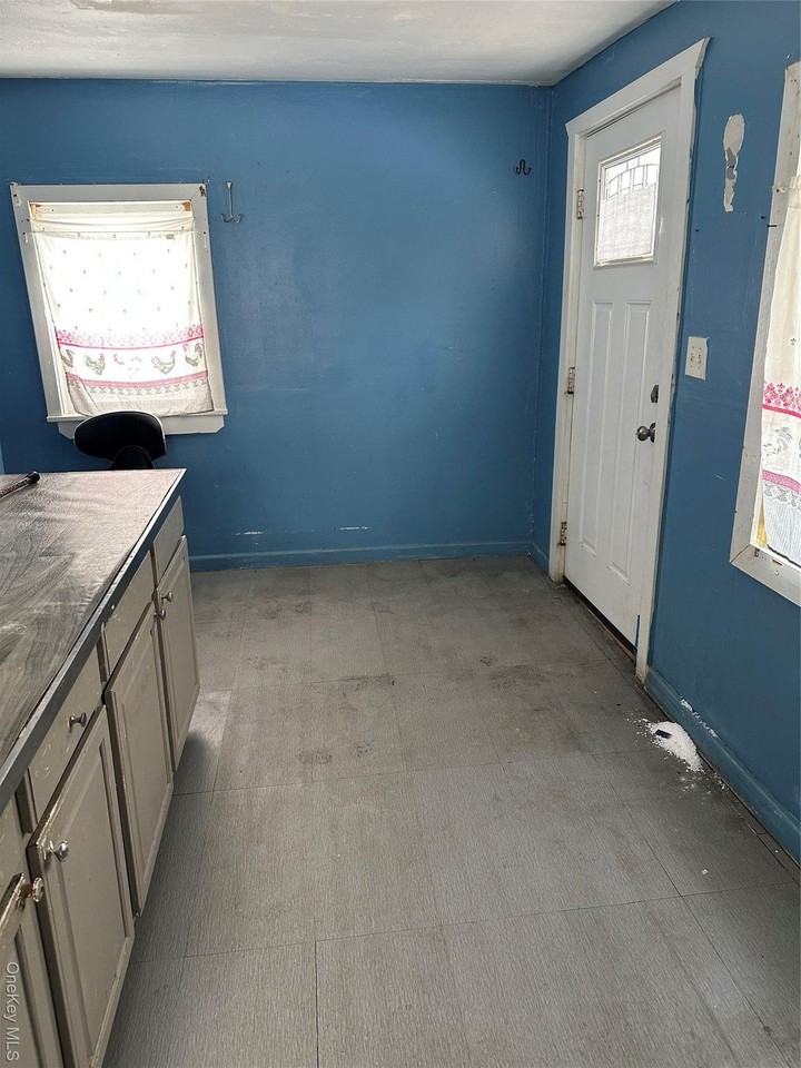 256 N Main St - Photo 2 of 8