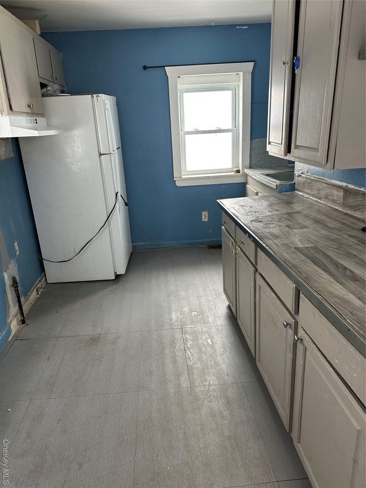 256 N Main St - Photo 4 of 8