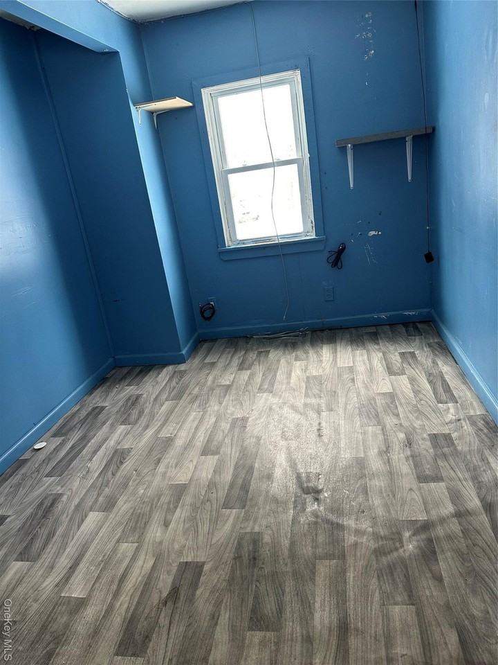 256 N Main St - Photo 5 of 8