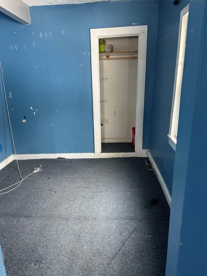 256 N Main St - Photo 7 of 8