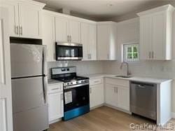 515 Jackson Ave Apt 10 #10 - Photo 2 of 6