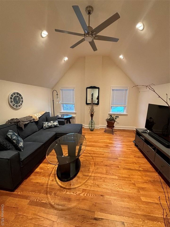 5037 195th St - Photo 2 of 9