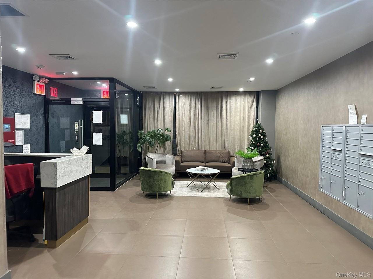 2705 41st Ave Apt 2d #2D - Photo 2 of 8