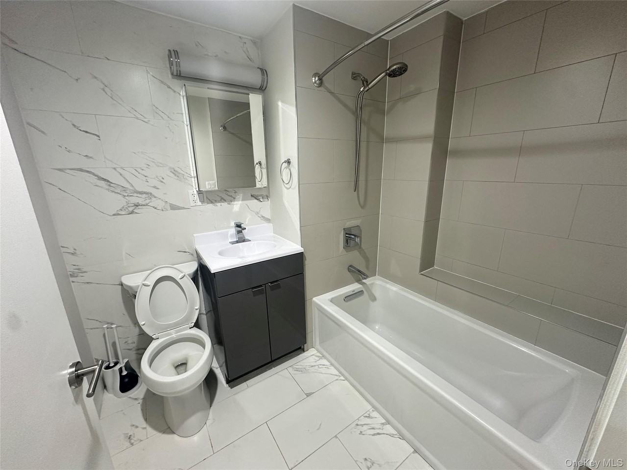 2705 41st Ave Apt 2d #2D - Photo 7 of 8