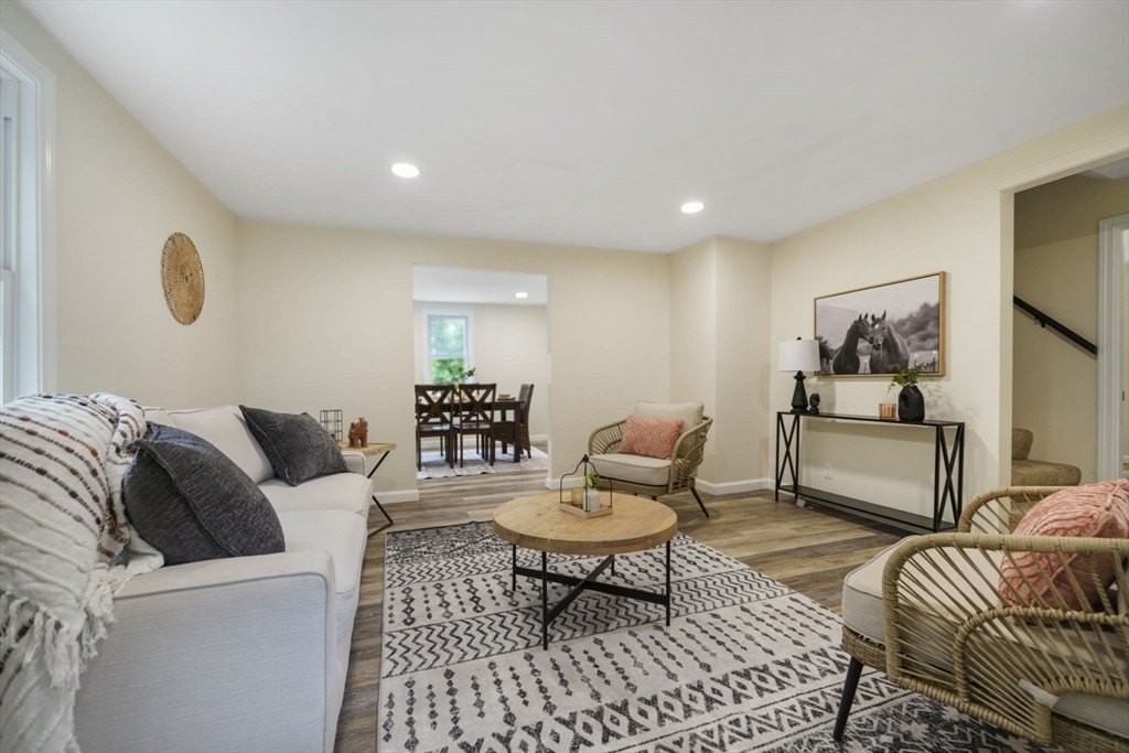 1030 Oak St - Photo 3 of 20