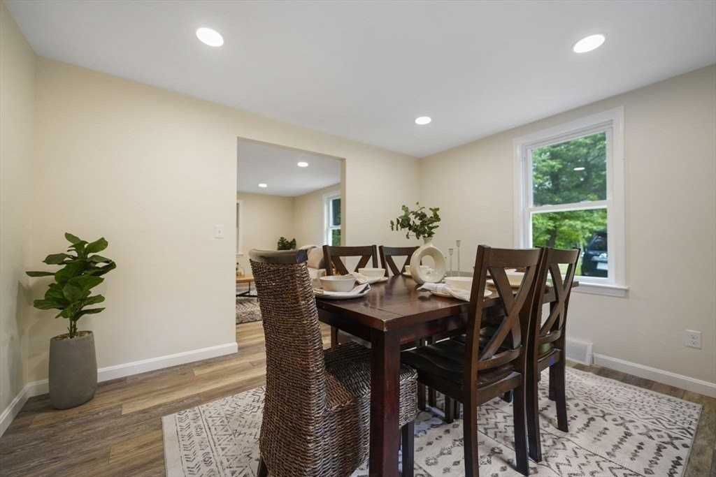 1030 Oak St - Photo 6 of 20