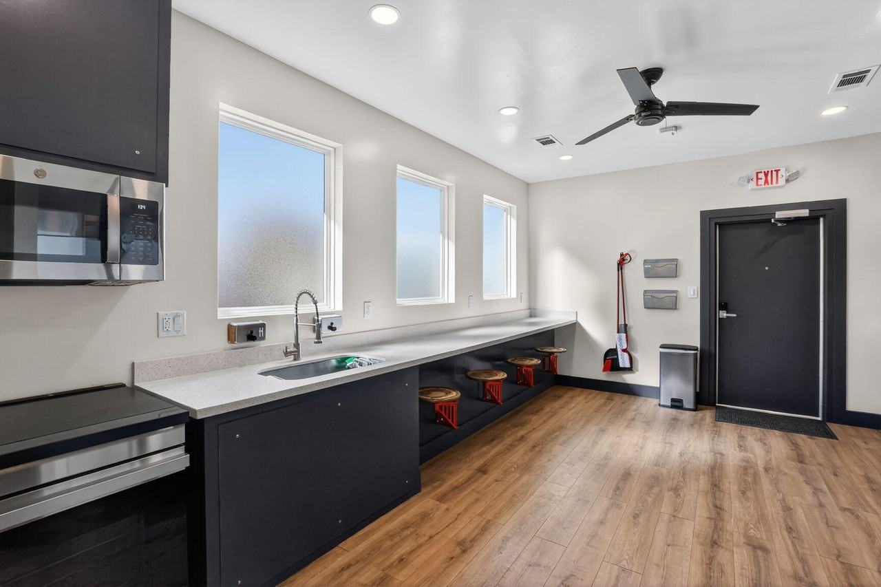 N Robertson St - Photo 6 of 25