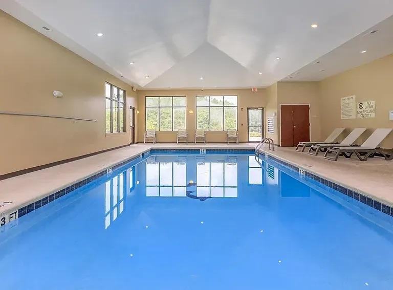 Chateau Dr Se - Photo 4 of 11