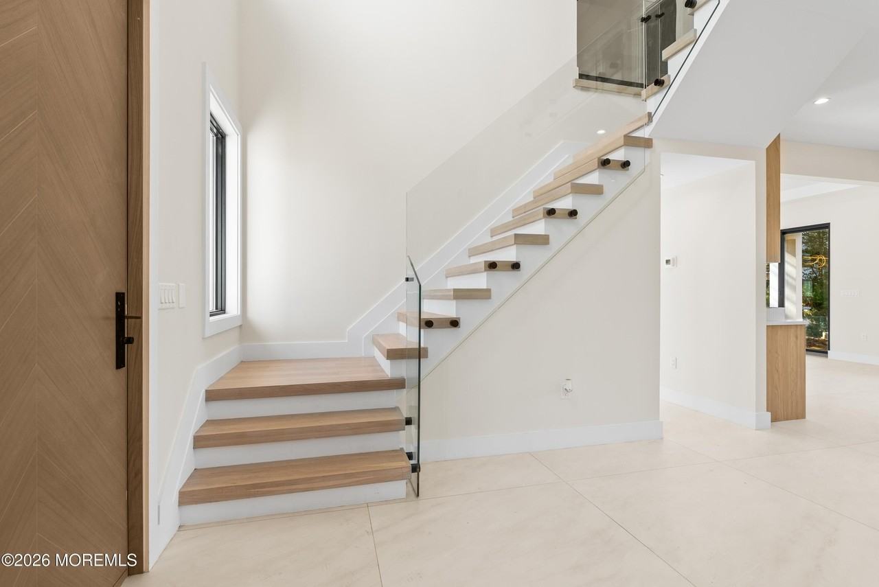 150 Ampere Ave - Photo 4 of 50