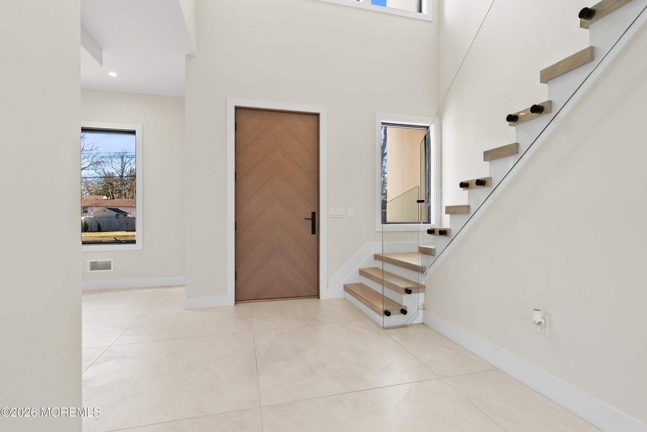 150 Ampere Ave - Photo 5 of 50