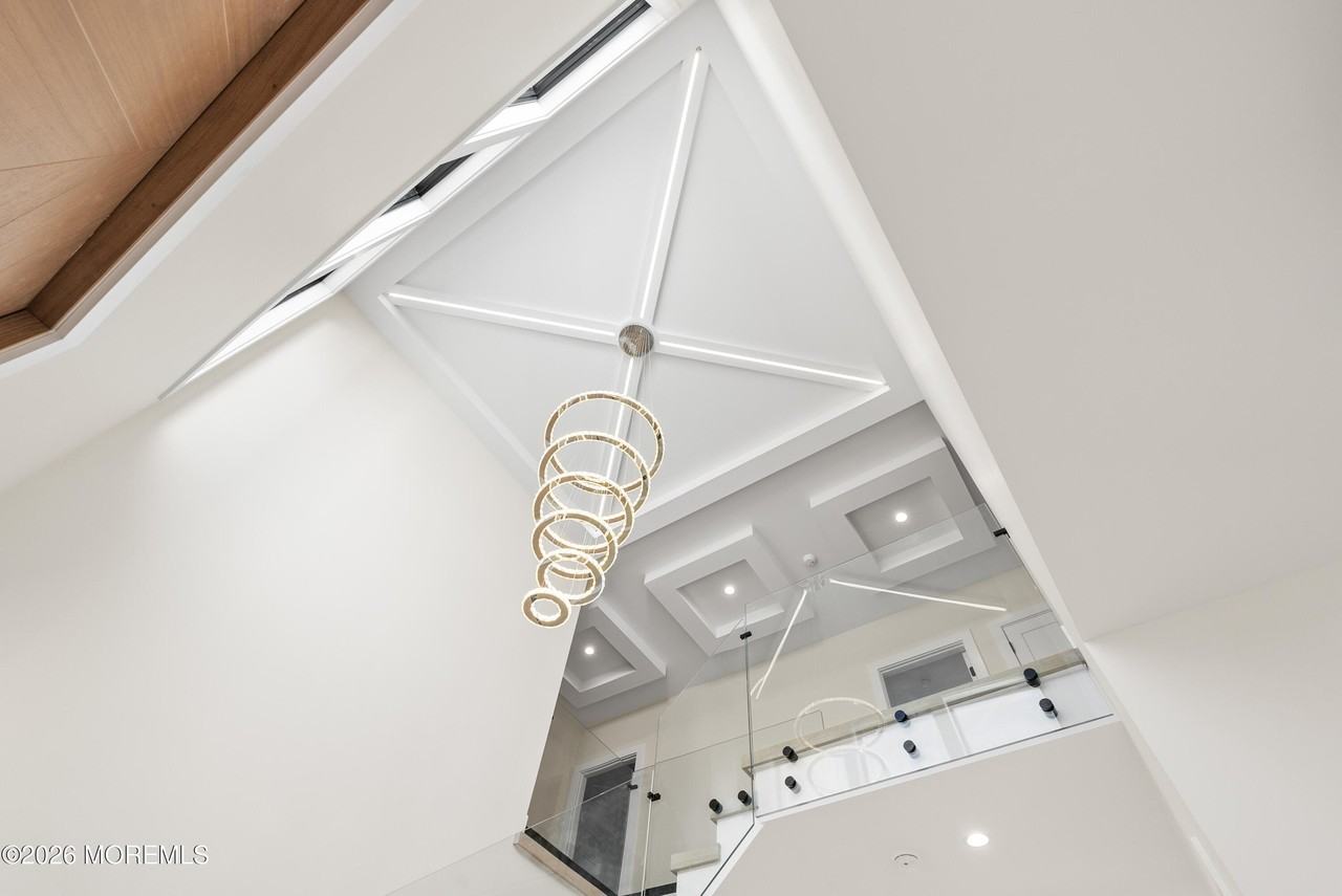 150 Ampere Ave - Photo 6 of 50