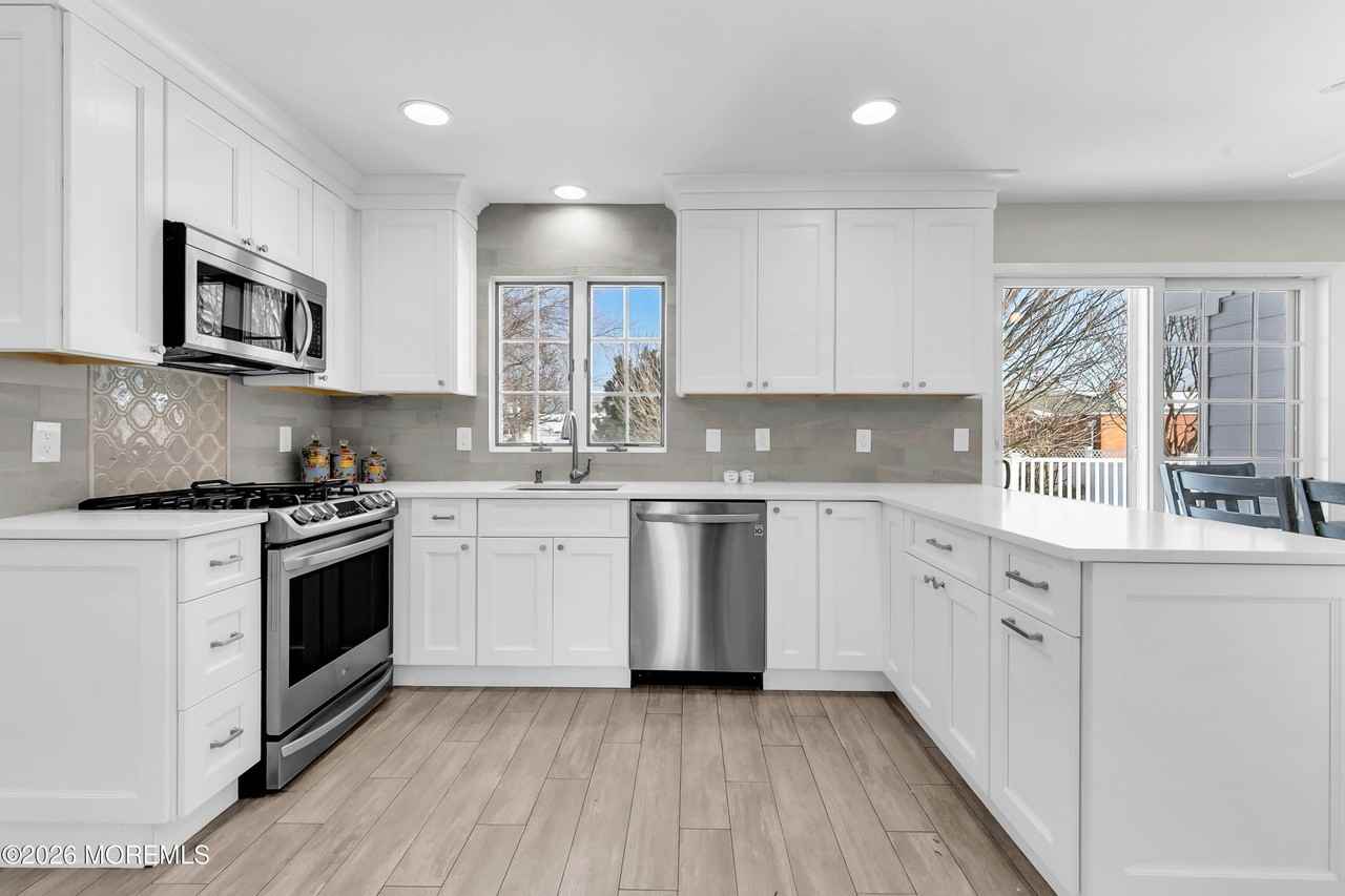 79 Riverdale Ave - Photo 5 of 23