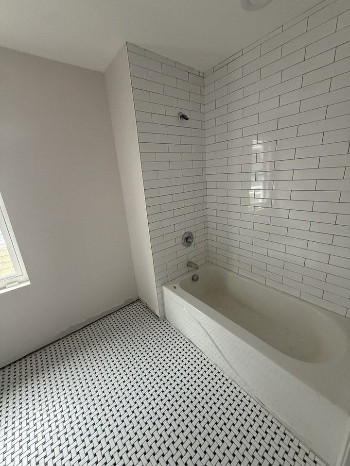 3842 N Newcastle Ave - Photo 3 of 7