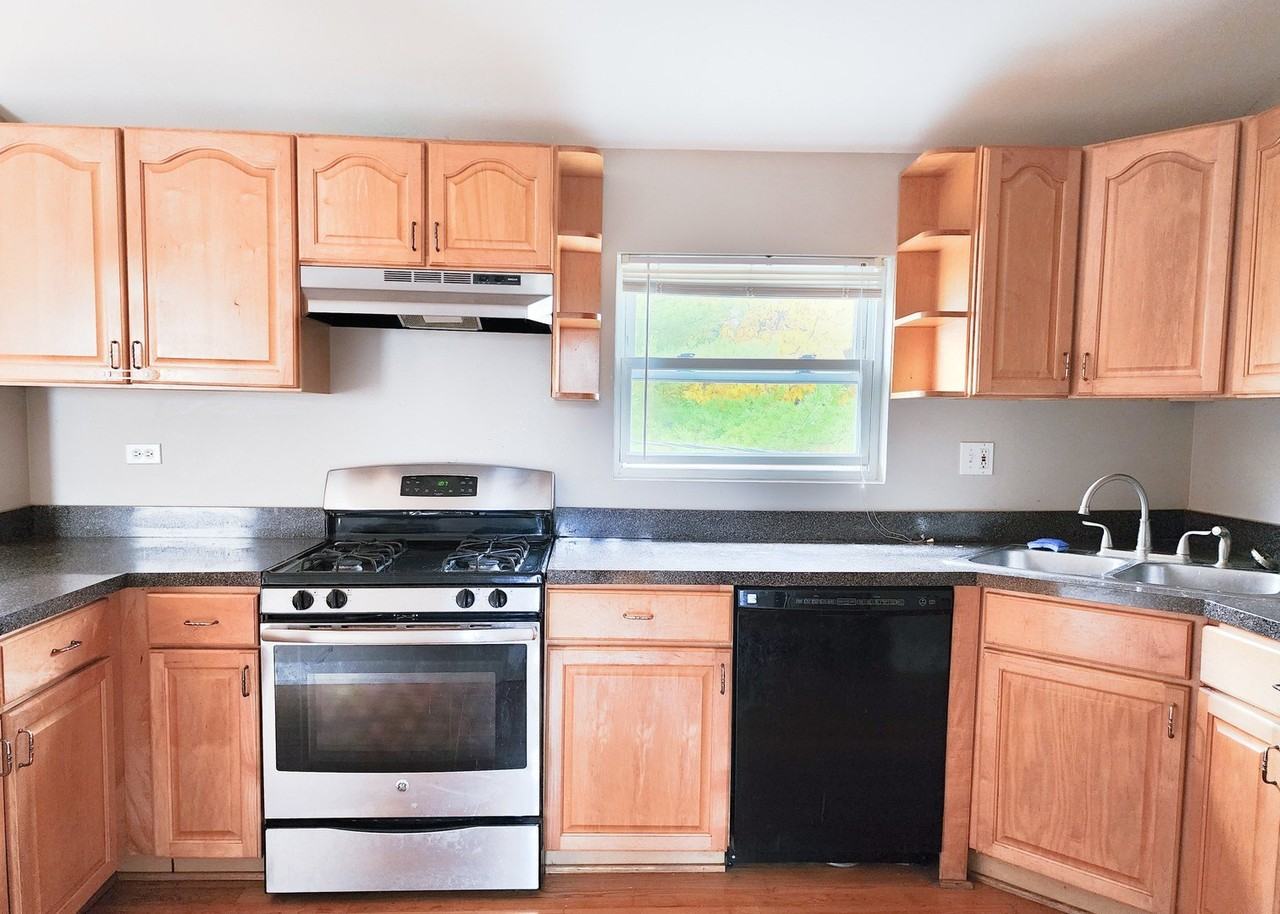 1634 W Huron St Apt 2r #2R - Photo 3 of 17