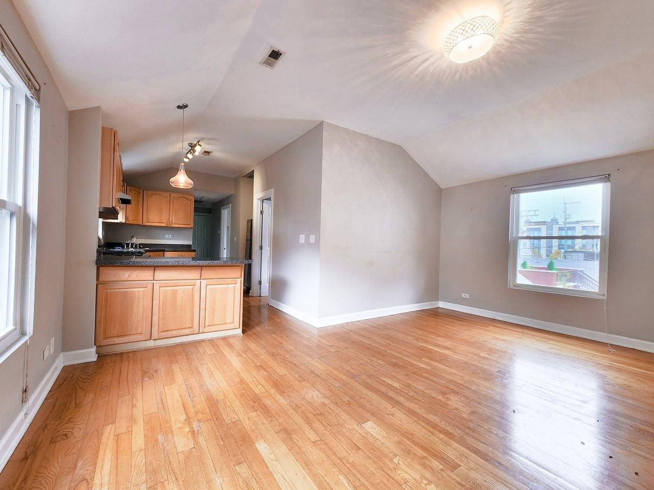 1634 W Huron St Apt 2r #2R - Photo 7 of 17