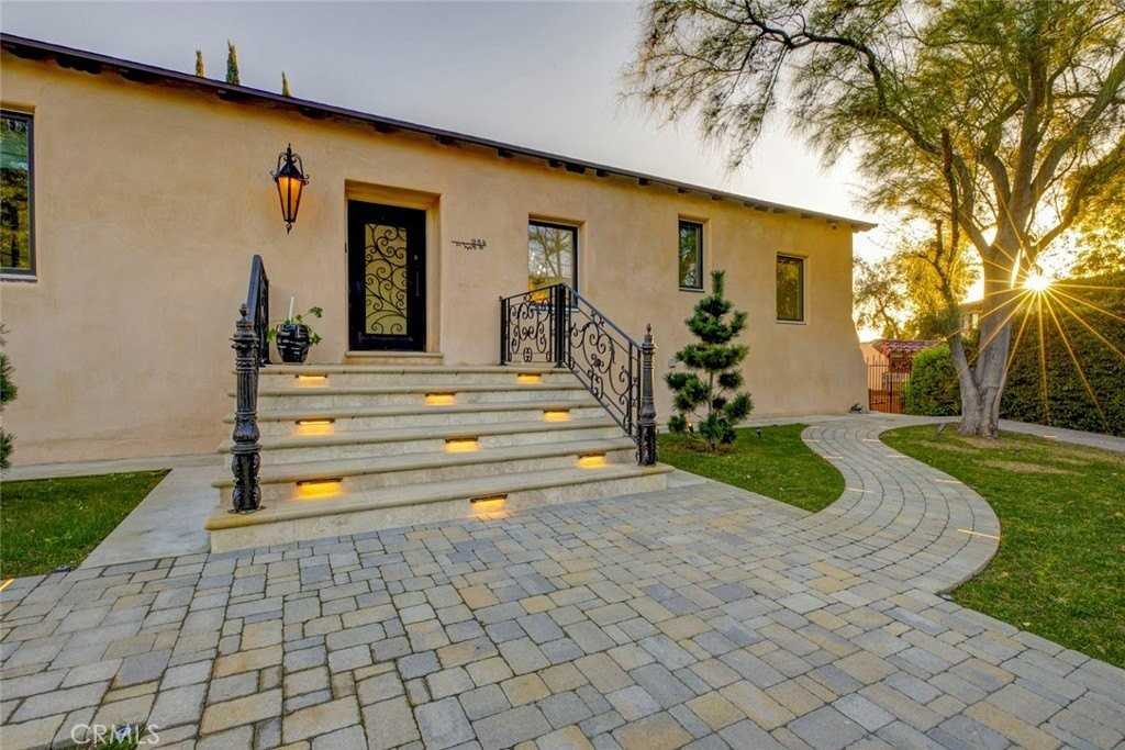 954 Rosemount Rd - Photo 3 of 36