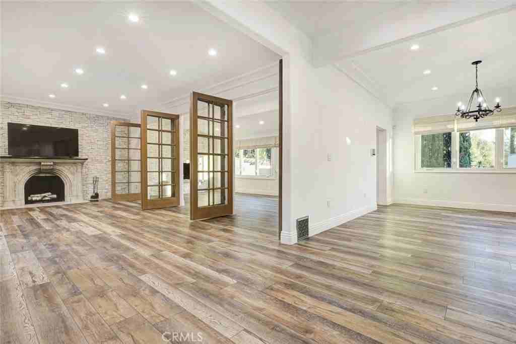 954 Rosemount Rd - Photo 4 of 36