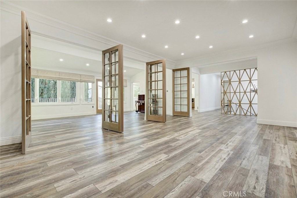 954 Rosemount Rd - Photo 5 of 36