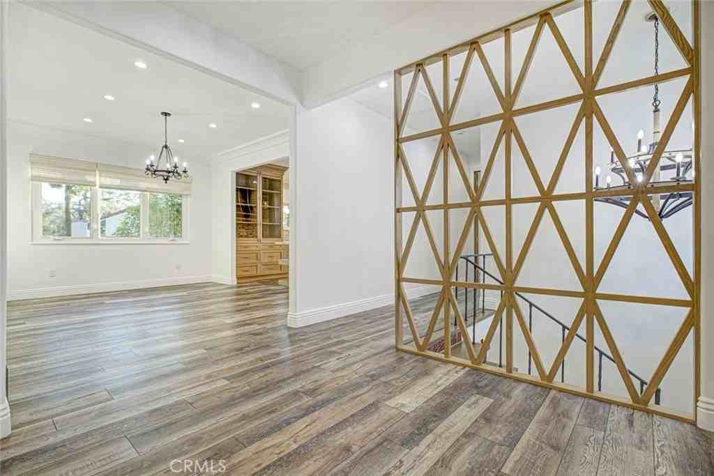 954 Rosemount Rd - Photo 7 of 36