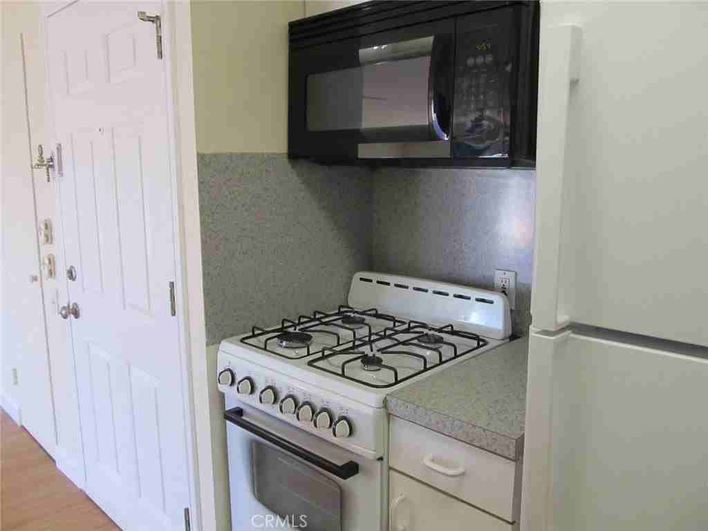 2035 4th St #202C - Photo 7 of 30