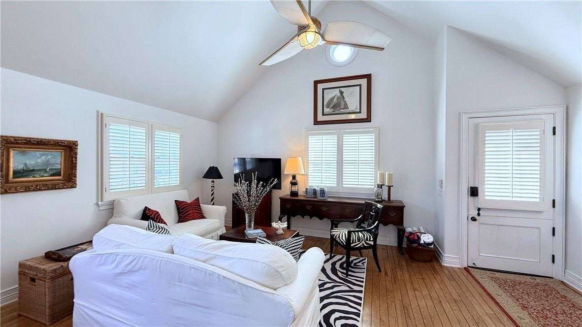 28 Beacon Bay 1/2 - Photo 5 of 25