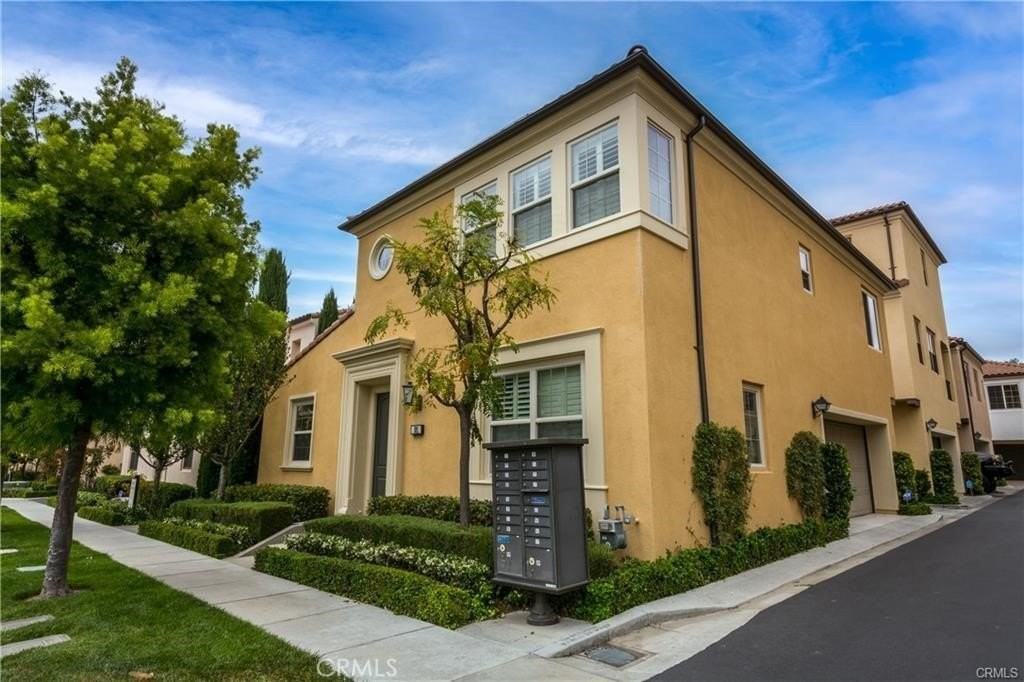 101 Painted Trellis - Photo 2 of 18