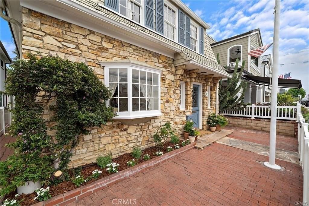 308 Coral Ave - Photo 2 of 2