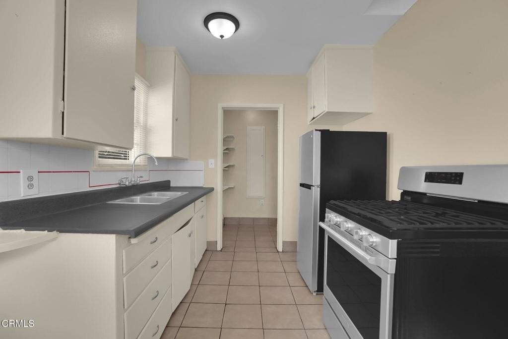 438 S Fremont Ave #A - Photo 4 of 18