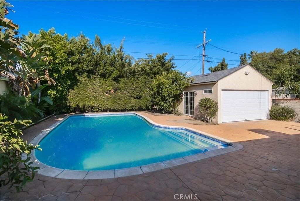 6045 Teesdale Ave - Photo 3 of 26