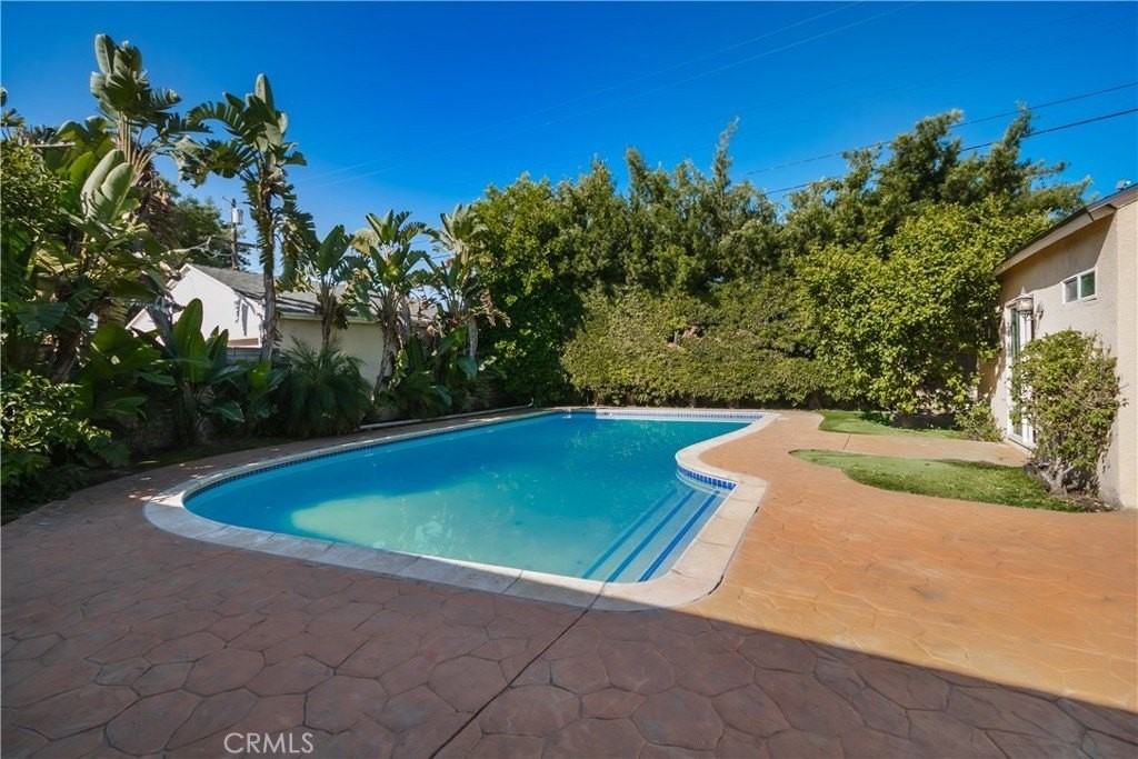 6045 Teesdale Ave - Photo 4 of 26