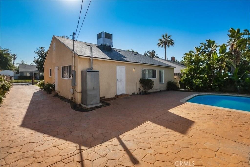 6045 Teesdale Ave - Photo 5 of 26