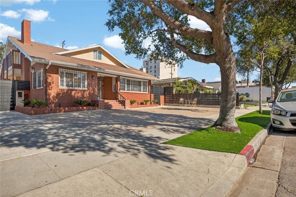 327 Vine St - Photo 2 of 46